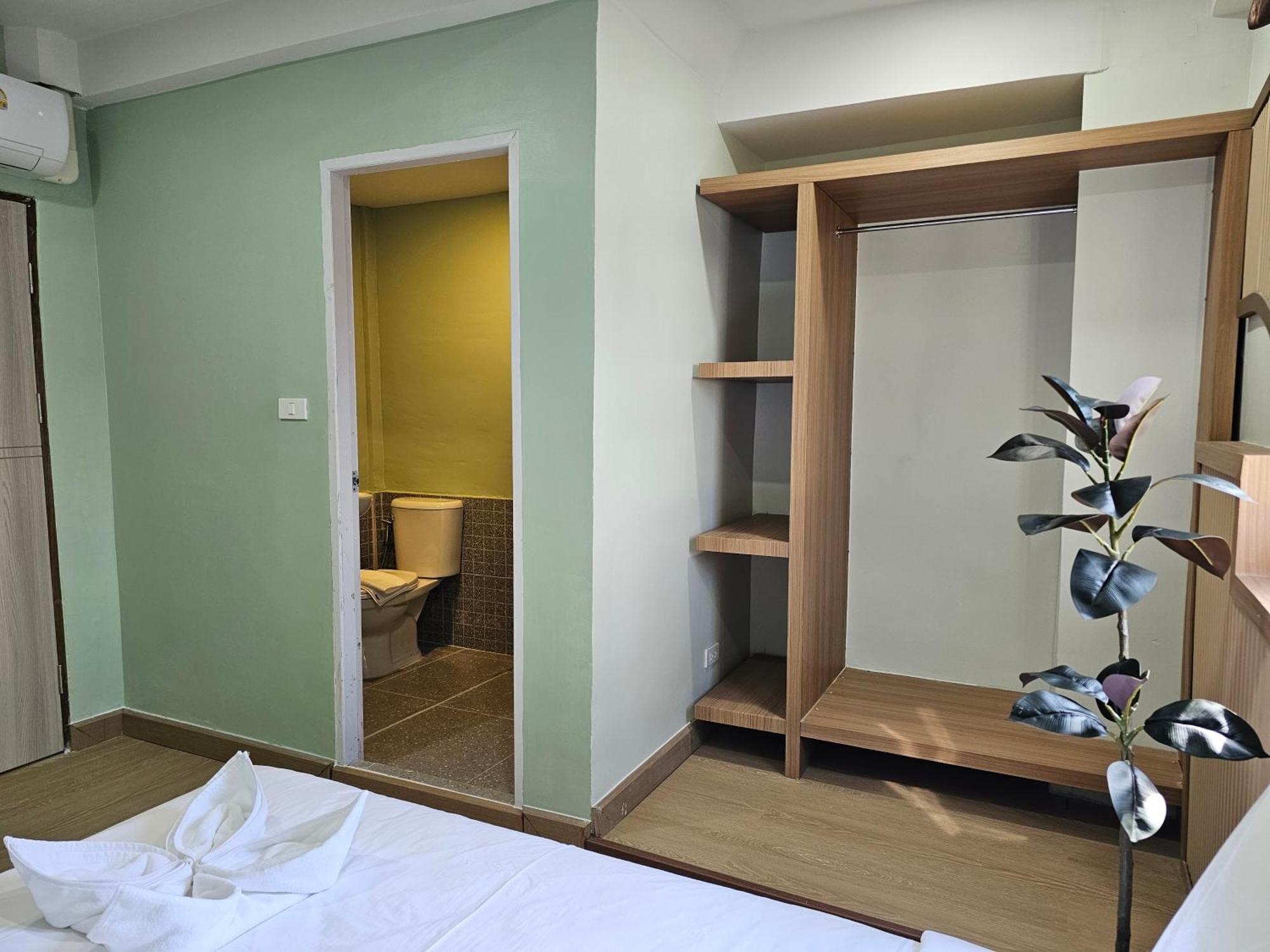 Lub Nai Hostel Patong Cameră foto