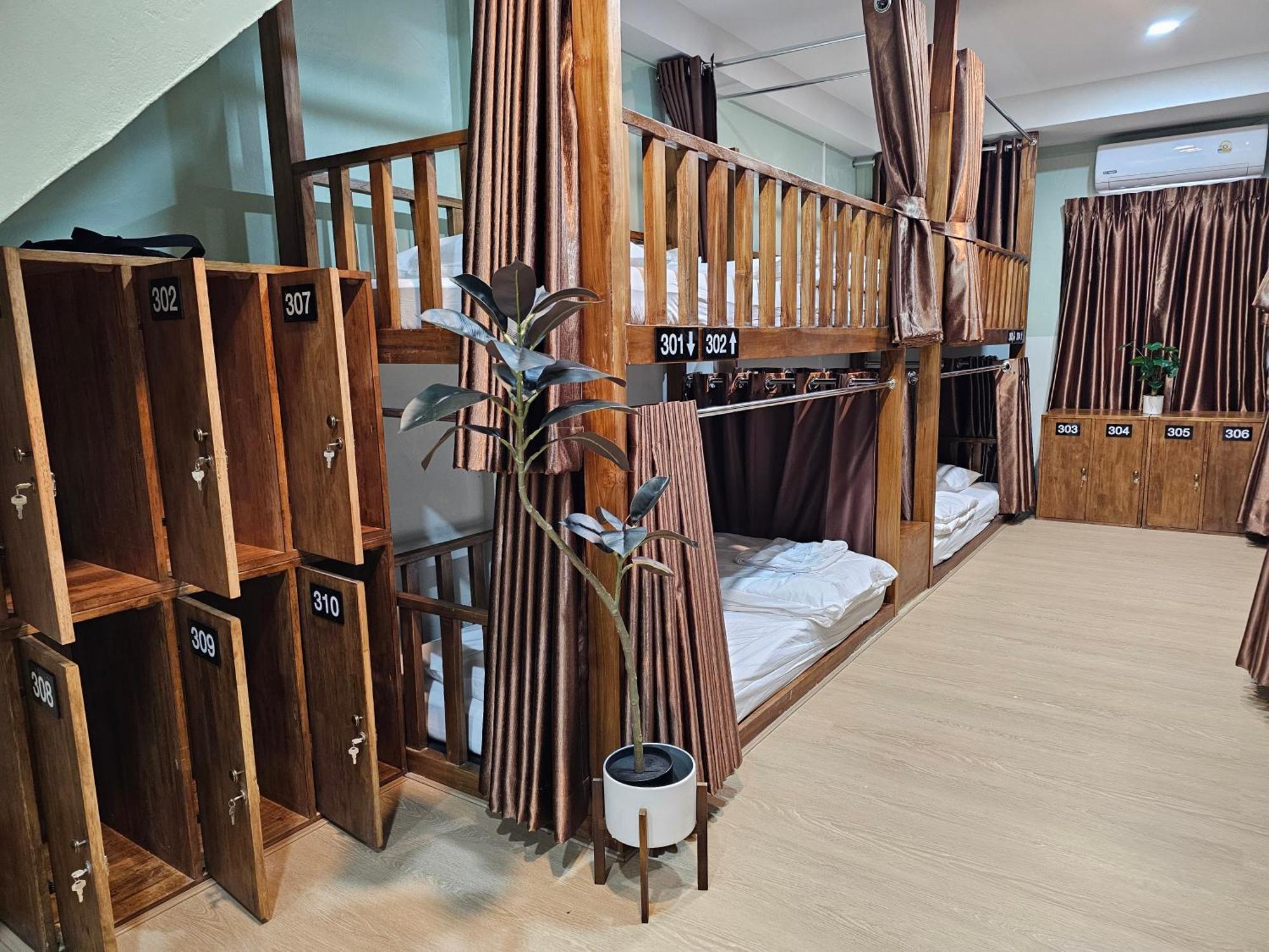 Lub Nai Hostel Patong Cameră foto