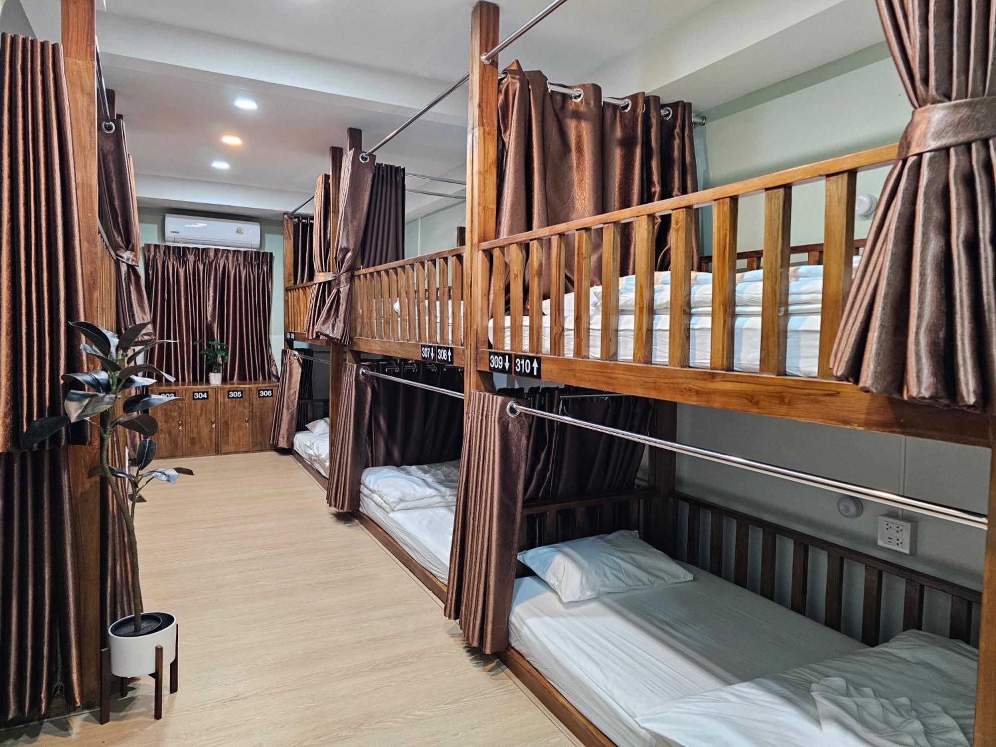 Lub Nai Hostel Patong Cameră foto