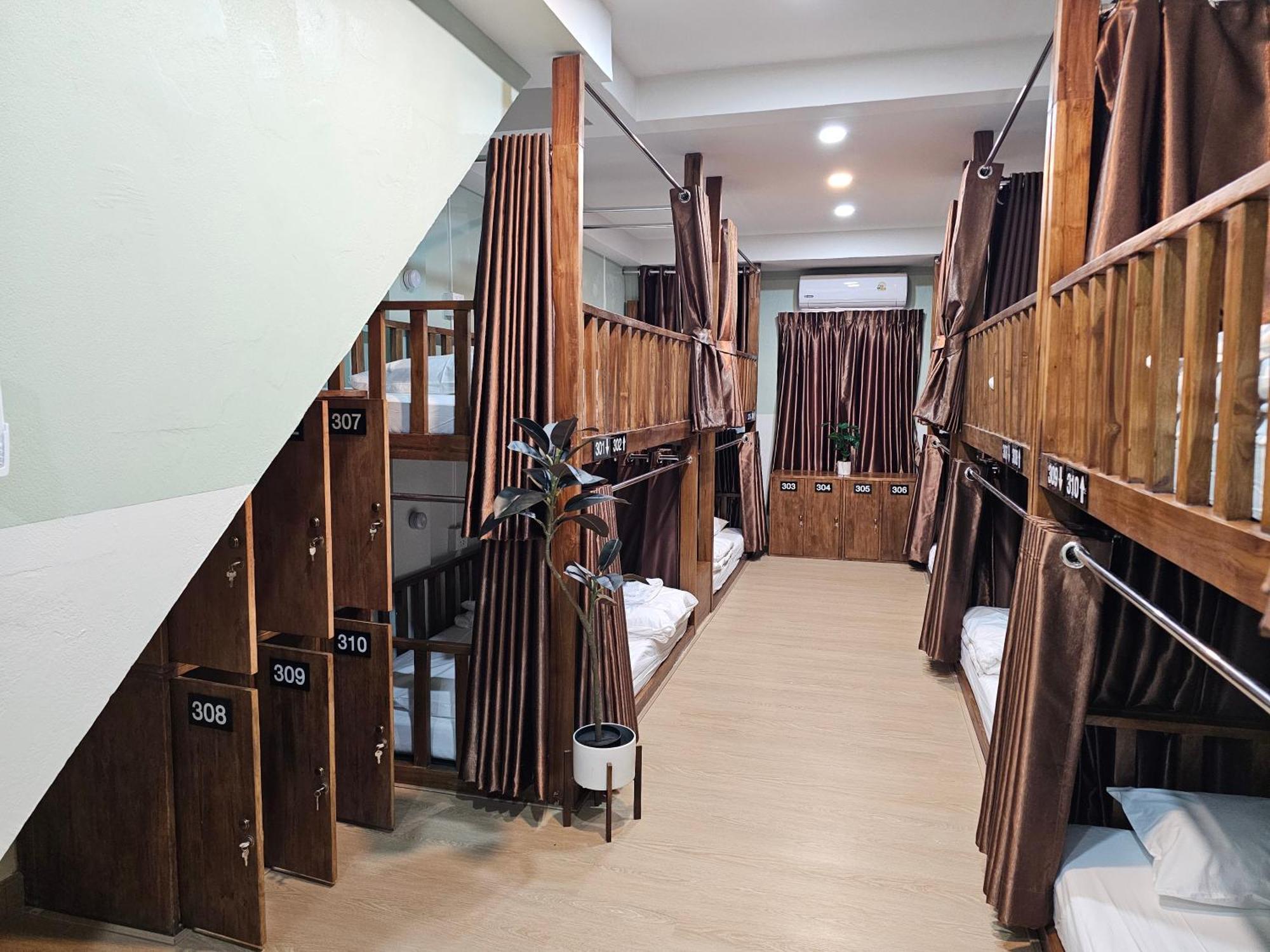 Lub Nai Hostel Patong Cameră foto